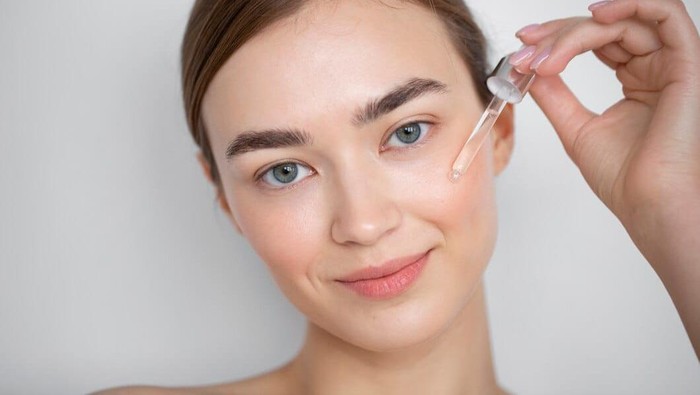 img-title Ini Cara Menggunakan Retinol yang Tepat untuk Pemula Agar Tidak Iritasi