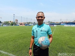 Oki Dwi Putra sang Hakim Lapangan yang Kini Ada di Balik Layar