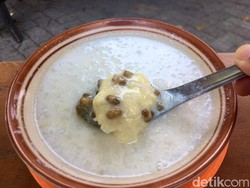 Slurpp! Es Campur Kacang Ijo Topping Durian yang Manis Legit di Surabaya