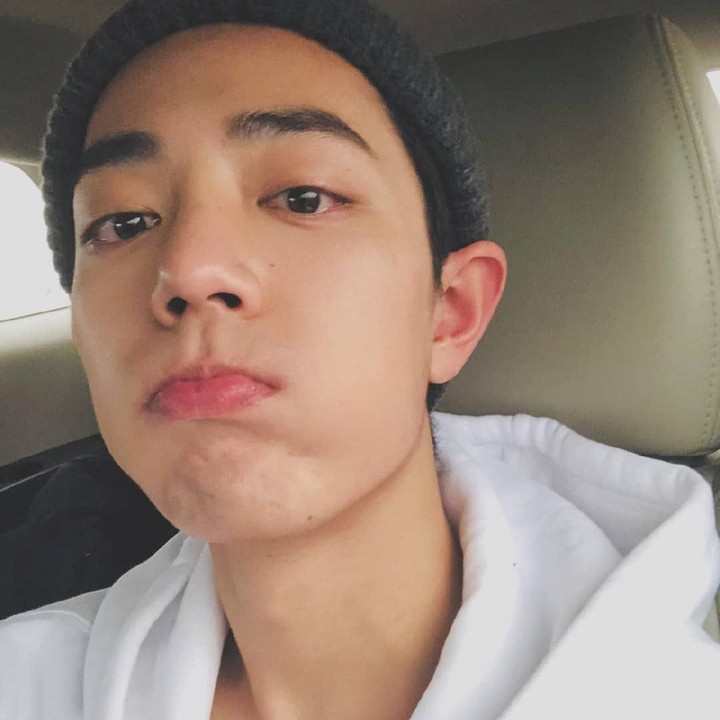 <p>Selain berkelut di dunia adu peran, Xiao Zhan juga berhasil mencetak prestasi di bidang musik, lho Bunda. Perilisan <em>single</em> digitalnya memecahkan rekor Guinness sebagai lagu digital terlaris di China. (Foto: Weibo Xiao Zhan)</p>