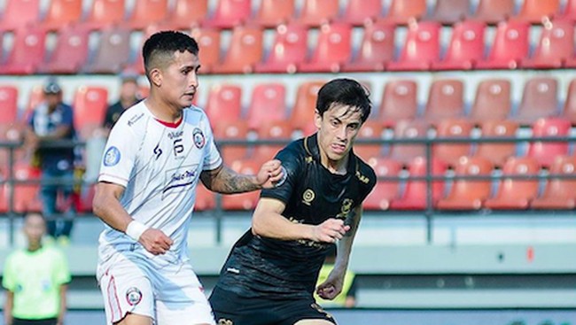 Madura United gagal naik ke puncak klasemen Liga 1 usai bermain imbang 1-1 melawan Arema FC pada pertandingan lanjutan Liga 1 2023/2024, Sabtu (28/10).