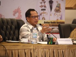 Mendagri Serahkan Data Pemilih Potensial Pilkada 2024 ke KPU