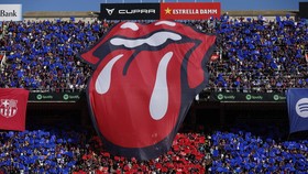 FOTO: The Rolling Stones Jadi Saksi Kekalahan Barcelona di El Clasico