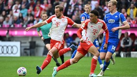 Momen Kane Cetak Gol Spektakuler dari Tengah Lapangan Ala Beckham