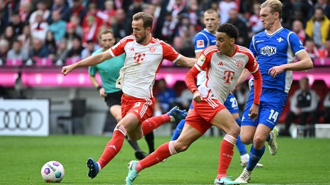 Striker Bayern Munchen Harry Kane jadi sorotan usai mencetak gol spektakuler dari tengah lapangan di Bundesliga, Sabtu (28/10) waktu setempat.