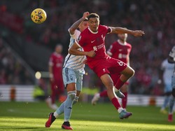 Alexander-Arnold Belajar Mainkan Peran Gelandang dari John Stones