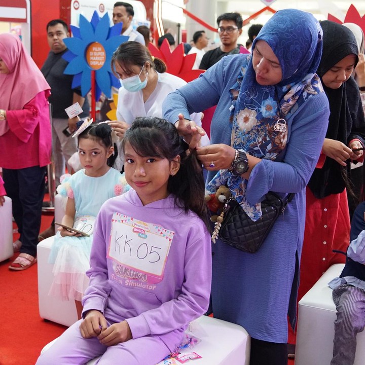 <p>Dalam lomba ini, Bunda dan Si Kecil berkesempatan untuk memenangkan hadiah menarik, berupa uang tunai senilai jutaan rupiah, voucher belanja LazMall senilai ratusan ribu, dan <em>goodie bag.</em> (Foto: Atmaja Kurniawan / HaiBunda)</p>