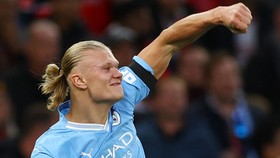 FOTO: Manchester City Pesta Gol di Old Trafford, MU Menderita