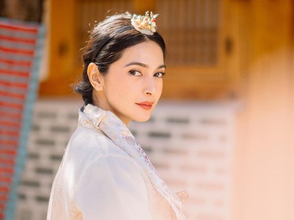 7 Potret Nabila Syakieb Kenakan Hanbok Khas Perempuan Korea, Cantiknya Disebut Mirip AI