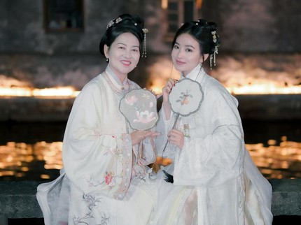 7 Potret Natasha Wilona & Ibunda dalam Busana Tradisional China, Cantik bak Dewi