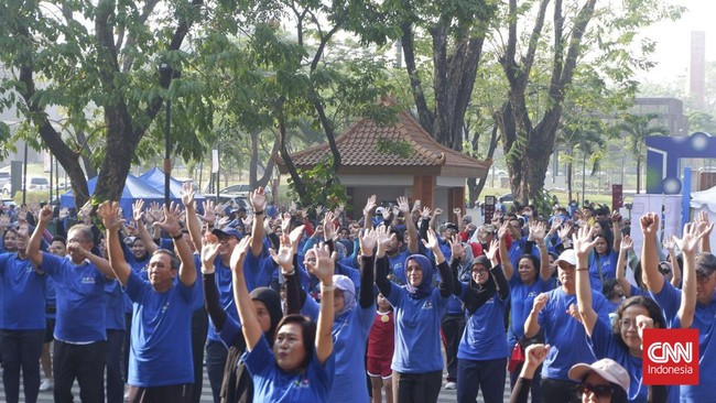 Ratusan orang menghadiri 'World Stroke Day 2023 yang diinisiasi Kementerian Kesehatan, Rumah Sakit Pusat Otak Nasional dan CNNIndonesia, di TMII Minggu (29/10).