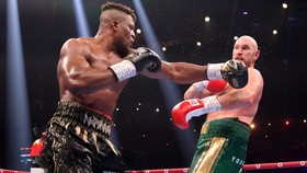 Tyson Fury Disebut Rampok Kemenangan dari Ngannou