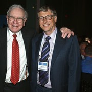 Tips Sukses Menurut Orang Terkaya di Dunia, Bill Gates dan Warren Buffett Sarankan Berhenti Melakukan Ini!