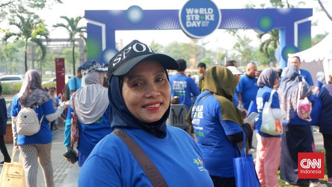 Ratusan orang berbagi keseruan dalam acara 'World Stroke Day 2023: Kenali dan Kendalikan Stroke' yang diinisiasi Kemenkes, Rumah Sakit PON, dan CNNIndonesia.