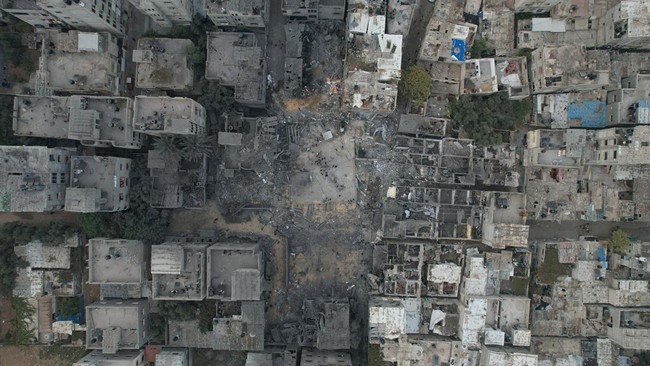 Rumah sakit kanker yang didanai Turki di Tal al-Hawwa, sebuah distrik di barat daya Kota Gaza hancur terkena serangan Israel.