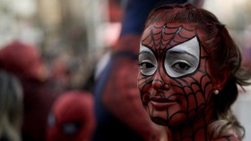 FOTO: Ribuan Orang Berkostum Spiderman Berkumpul Pecahkan Rekor