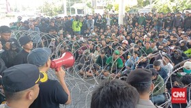 Bonek Geruduk Kantor Persebaya Imbas Hasil Buruk di Liga 1