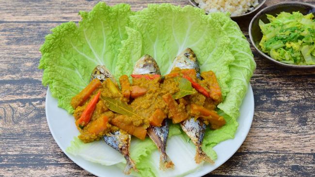 Resep acar kuning umumnya berbahan utama sayuran timun dan wortel, tapi ada juga yang menggunakan buncis. Simak resep acar kuning.