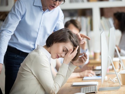 7 Cara Jitu Bertahan Kerja di Bawah Tekanan Bos yang Menyebalkan