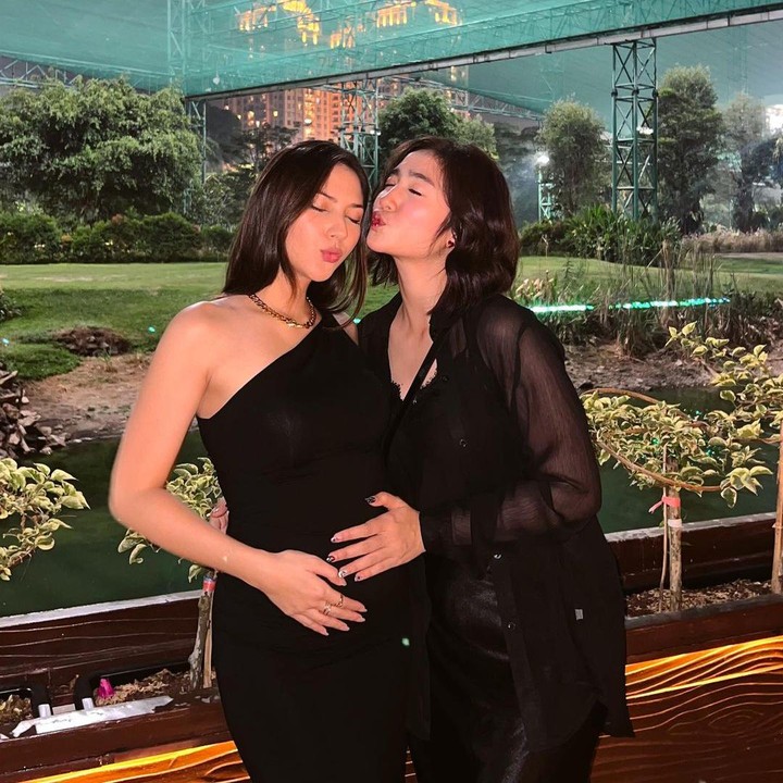<p>Jessica Mila kembali memamerkan baby bump kehamilannya yang sudah masuk trimester kedua. Dalam potret yang dibagikan Febby, tampak baby bump kehamilan Jessica Mila sudah terlihat besar. (Foto: Instagram @febbyrastanty)</p>
