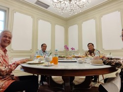 Momen Hangat Jokowi Makan Siang Bareng 3 Capres