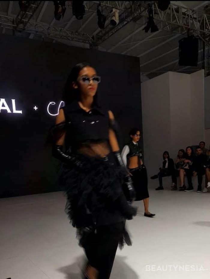 Detail lainnya seperti ruffle pun turut dipamerkan melalui koleksi kali ini./ Foto: Sierra/Beautynesia