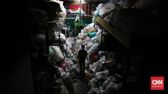 FOTO: Merangkul Anak Jalanan dengan Bank Sampah FOTO: Merangkul Anak Jalanan dengan Bank Sampah