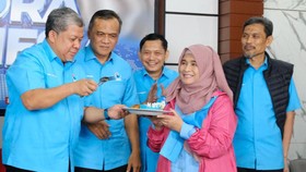 Alumni 212 Neno Warisman Resmi Gabung Partai Gelora