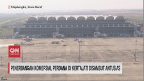 VIDEO: Penerbangan Komersial Perdana Di Kertajati Disambut Antusias