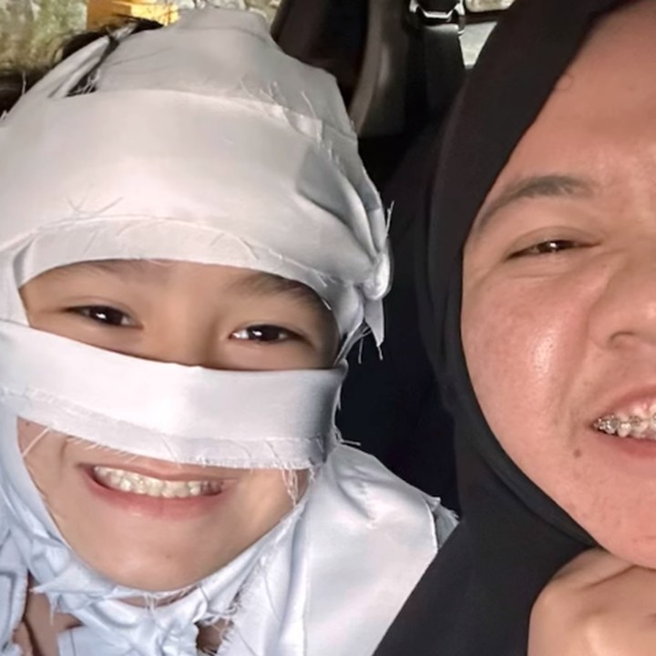 <p>Rafathar anak Raffi Ahmad dan Nagita Slavina berhasil masuk top 4 dengan kostum Mumi, Bunda. "<em>MasyaAllah</em> masuk top 4 finalis kostum Mumi. Rafathar, Arka, Sofia, Coco," ungkap sang pengasuh, Mbak Lala. (Foto: Instagram: @shela_lala96)</p>