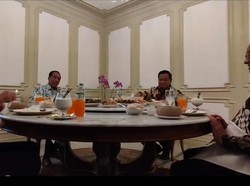 Ganjar Ungkap Suasana Makan Siang Bareng Jokowi Penuh Tawa