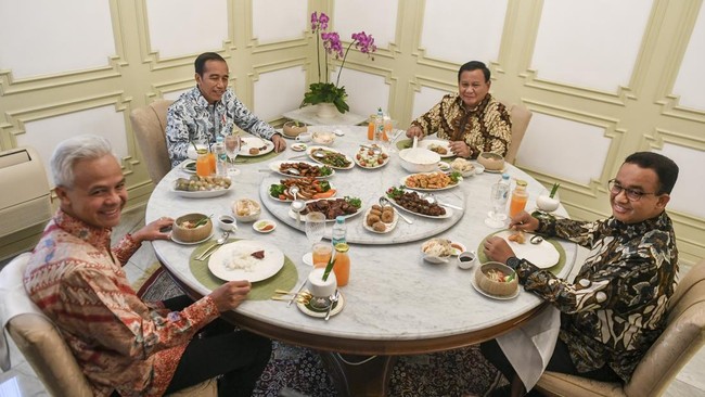 Elite PDIP menilai ada 'makna terbalik' dari Jokowi lewat jamuan makan siang 3 capres, sementara PKS menyentil siasat 'cuci piring' di pertemuan itu.