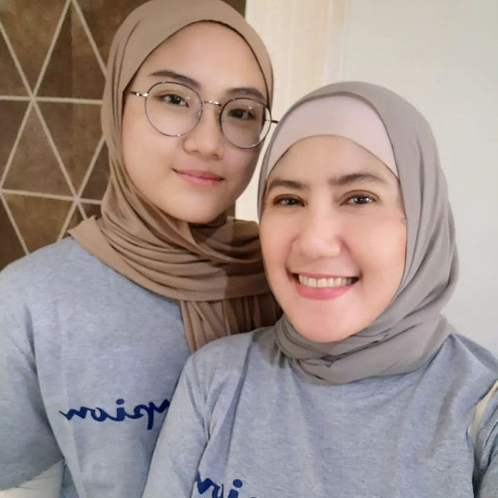 <p>Kita doakan, semoga masa koas Sherin berjalan dengan lancar dan segera menjadi dokter, ya. (Foto: Instagram @inesinthya)</p>