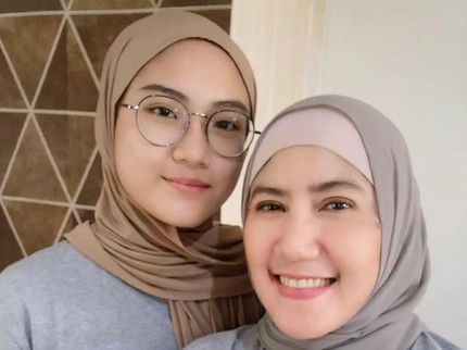 5 Potret Memesona Sherin, Anak Ine Sinthya yang Calon Dokter