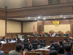Galumbang Dituntut 15 Tahun Bui dan Denda Rp 1 M di Kasus Korupsi BTS 4G