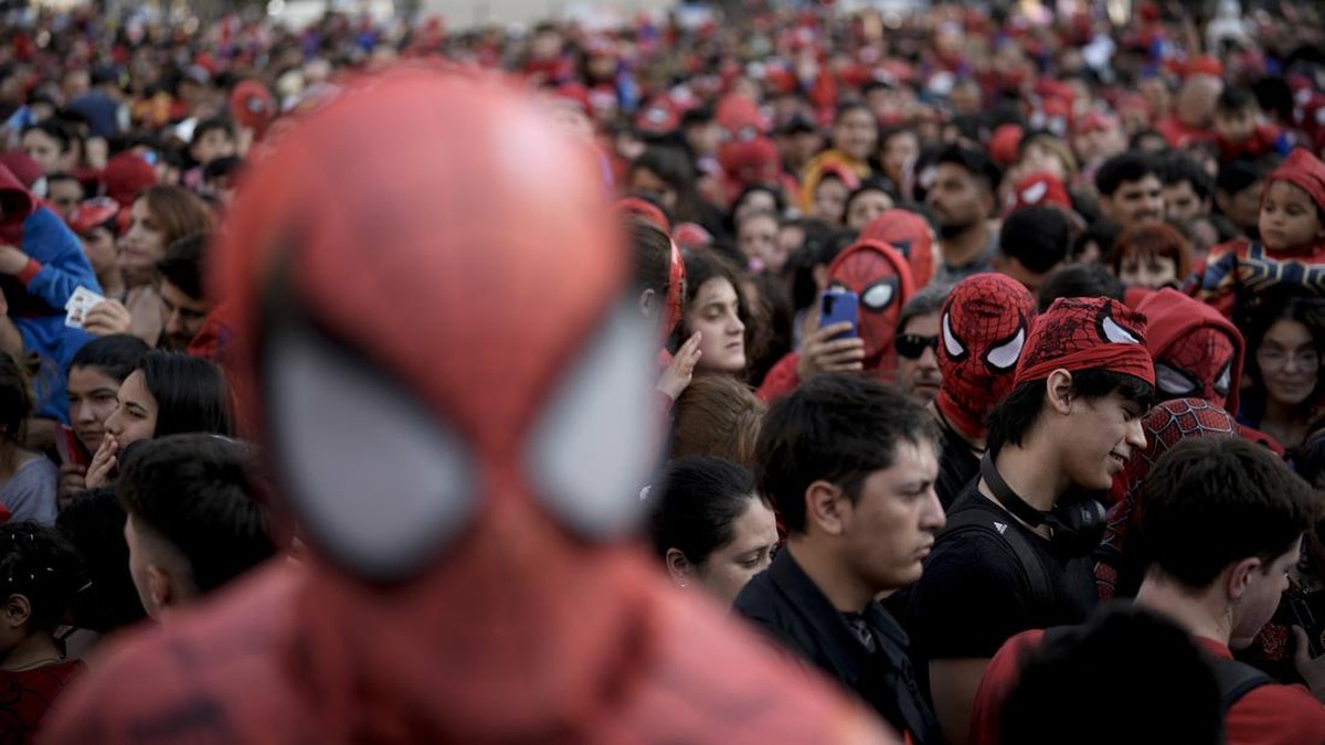 FOTO: Ribuan Orang Berkostum Spiderman Berkumpul Pecahkan Rekor