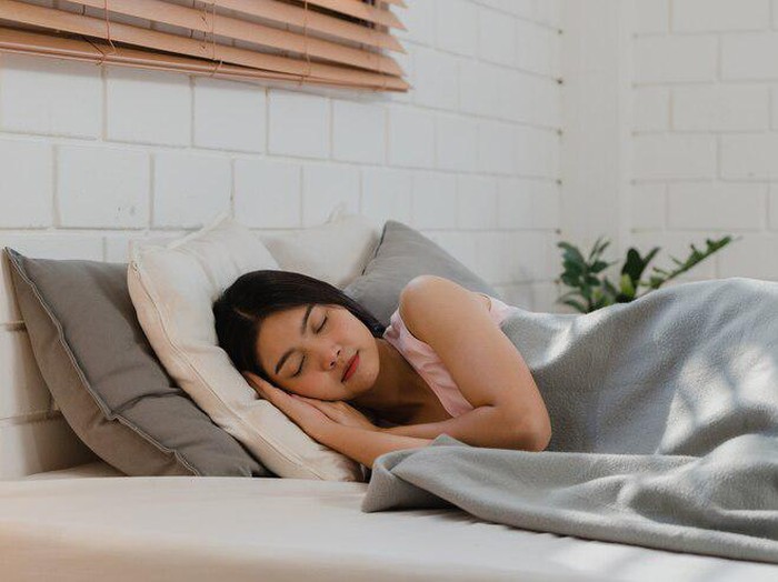 Tidur lebih lama/ Foto: Freepik.com/tirachardz