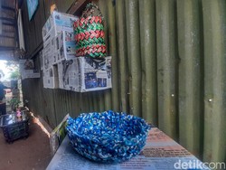Pandi Mulyana Pamerkan Ratusan Karya Seni dari Daur Ulang Sampah