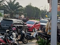 Warga Sarolangun Blokir Jalan gegara Perkelahian Anak SMA