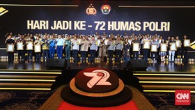 Kapolri Beri Penghargaan ke CNN Indonesia di HUT ke-72 Humas Polri