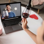 Nggak Takut LDR, 5 Zodiak Ini Tetap Enjoy dengan Hubungan Jarak Jauh
