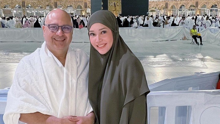 Maia Estianty dan Irwan Mussry umrah untuk rayakan ulang tahun pernikahan