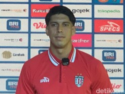Ternyata Elias Dolah Pernah Jadi Kiper Sebelum Bek Tengah