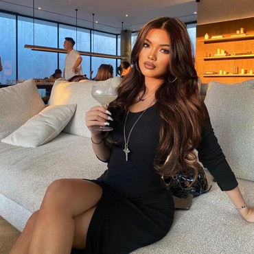 7 Gaya Dewasa Queennara Anak Liza Natalia yang Diizinkan ke Kelab Malam