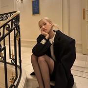 6 Inspirasi Blazer Hitam ala Selebriti Korea, dari Formal hingga Kasual yang Modis!