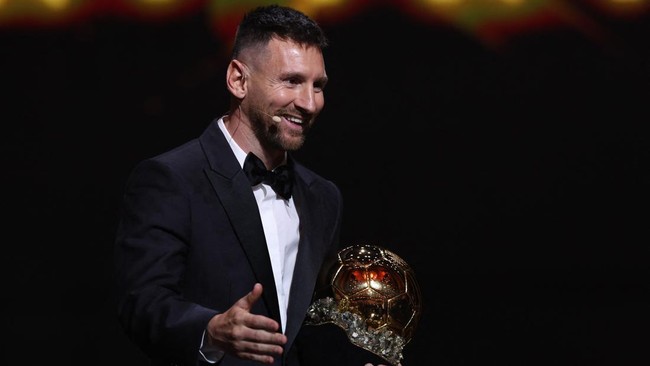 Lionel Messi merebut Ballon d'Or 2023 dan trofi tersebut bisa jadi merupakan trofi Ballon d'Or terakhir dalam karier Messi.