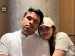 Gaya Kompak Aaliyah Massaid & Thariq Jadi Model Video Klip Reza Artamevia