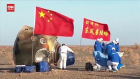 VIDEO: Detik-detik Kapsul Misi Shenzhou-16 Mendarat Sempurna di Bumi