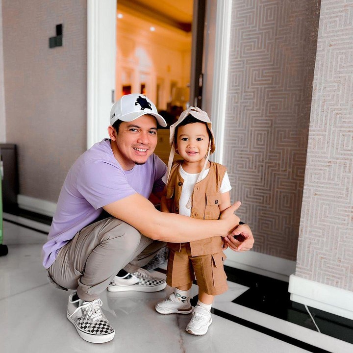 <p>Melihat perkembangan Ukkasya, banyak netizen yang tak percaya Si Kecil sudah beranjak besar, Bunda. Mereka pun memberikan doa agar Ukkasya tumbuh menjadi anak yang saleh dan cerdas. (Foto: Instagram: @irwansyah_15)</p>