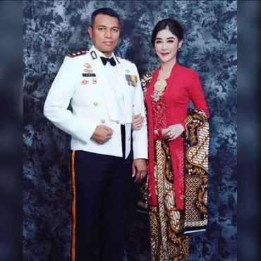 8 Potret Uut Permatasari & Suami Perwira Polisi yang Hidup Hemat Jauh dari Kemewahan